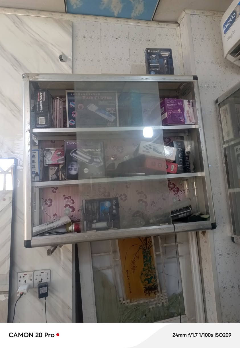 عارظات البيع الي ثنينهن 50 الي يحب يتصل علية 
***********
