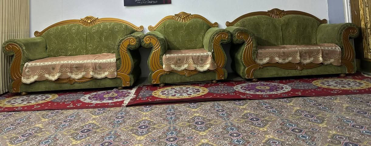 السلام عليكم تخم عراقي للبيع ٩ مقاعد 
السعر ١٧٥ الف وبي مجال 
العنوان بغداد 
موبايل ***********
