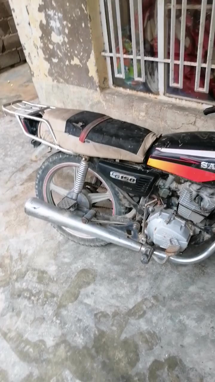 دراجه ايراني للبيع شغاله ميه بلميه بس التاير نازل ٣٠٠ قفل مابيها اوراق المكان التأميم ***********
