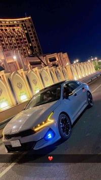 سلام وعليكم k5موديل 23فول السيارة جتي لاين حادث السيارة بنيد امبدل فقط...