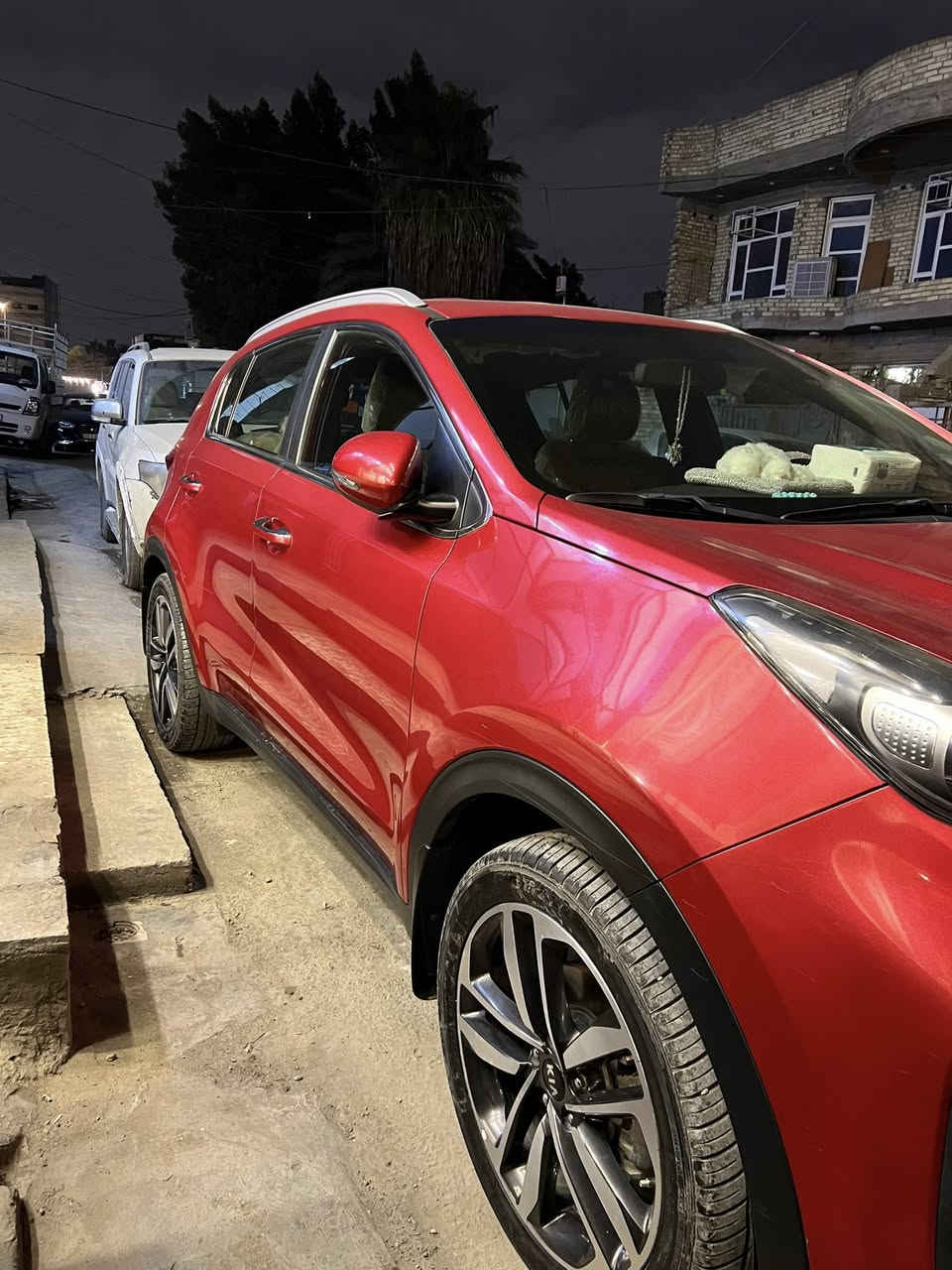 السلام عليكم 
للبيع كيا سبورتج 2021
وارد خليجي 
ماشيه 40الف كيلو حقيقي قابل للزياده
السياره نظيفه جدا 
عدا طخه بسيطه كما موضح ب الصور 
السياره كفاله كير ومكينه وحداديه 
السياره رقم بغداد
جاهزه بدون نقص برغي 
مواصفات الاعتياديه الشركه العامه 
اشاير مري  
شاشه 
كامره 
حساس خلفي 
داخل السياره جدا نظيف    
مكان السياره بغداد/ الدوره_ الاثورين 

السعر الاتصال او المراسله واتساب على الرقم // ***********
