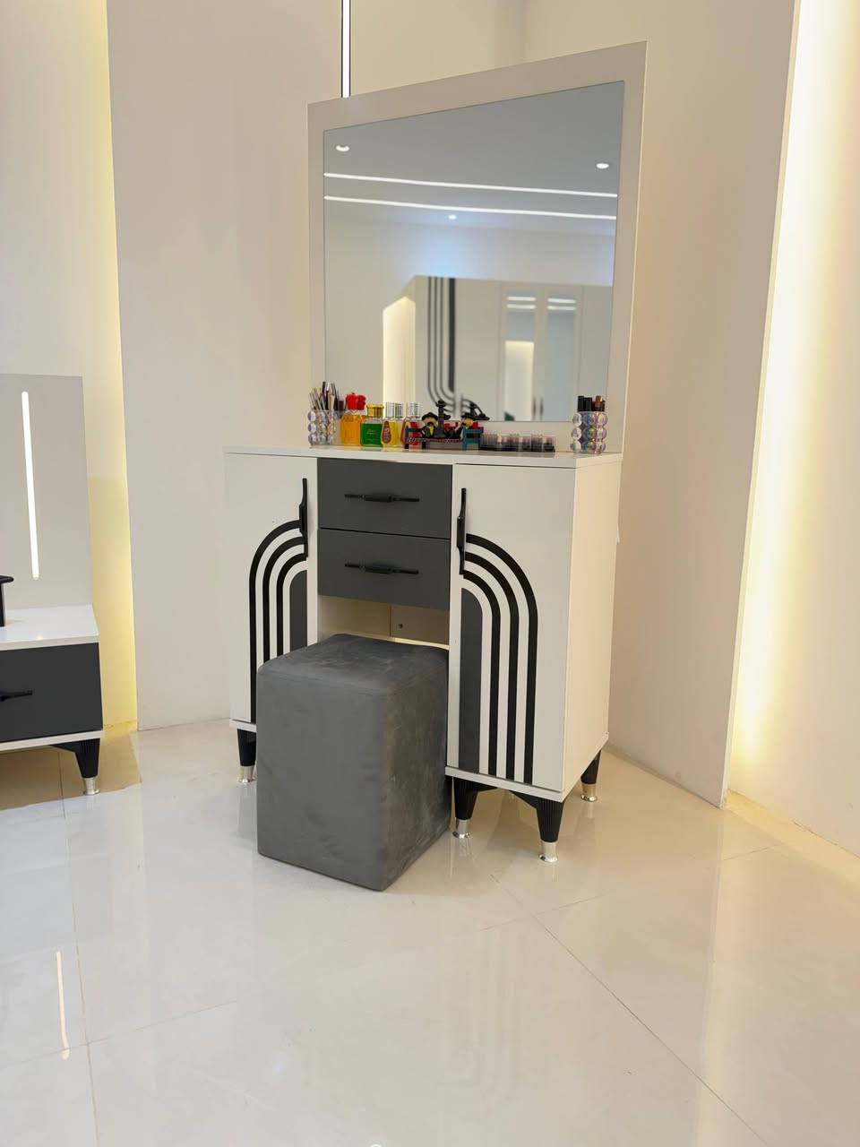 تم وصول
موديل G5
*7قـــطـــع* 
تصميم شركة اسد الميزان
راس السرير ستافور✅
انارة ليزرية ظهر كومدي✅
برغي  وجوي حديد✅
سرير دبل جك✅
كنتور رفوف✅
♦️كنتور 3متر
♦️ كومدي عدد2,  ظهر عالي اناره
♦️سرير200 سم*180سم
♦️ميز تواليت قياسات ضخمة   
السعر 👈 ٨٩٠,٠٠٠الف دينار عراقي 🇮🇶  
يشمل شد ونقل مجاني داخل الرمادي الحبيبه
للحجز ☎ *********** واتس
