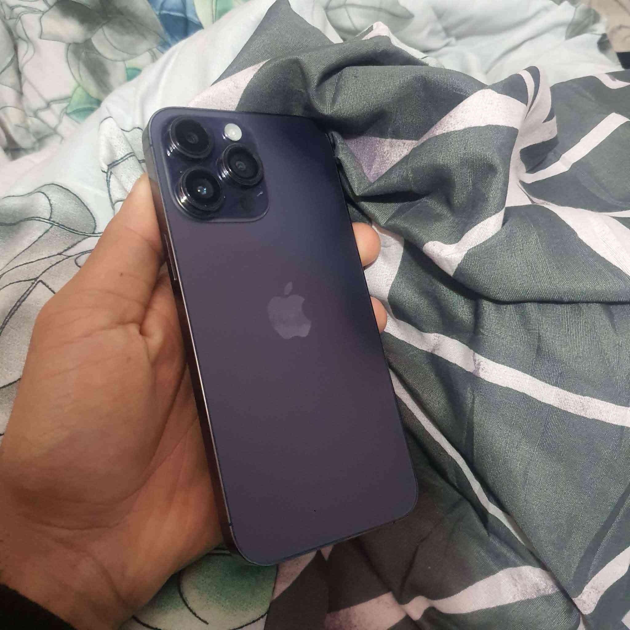 سلام عليكم مراوس فقط
ايفون 14برو ماكس مبدل شاشه نوعيه ممتازه 
والجهاز مفتوح تخطي يعني سيمكرت ميشتغل
كامرات يحتاج برمجه اضملك الكامرات شغاله فقط يحتاج برمجه تواصل خاص او واتس ***********
