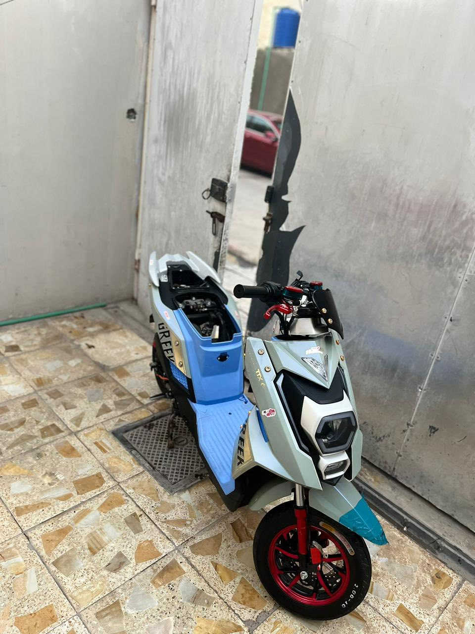 سلام عليكم دراجه سكنس شحن الحجم وسط موديل 2026 الدراجه نضيفه ومرتبه حيل شخط مابيه الدراجه سريعه وشلعته حلوه الدراجه نقص فقط شاشه والبك مايشتغل السعر 800وبيه مجال بسيط  البصره يأسي خريبط قرب مدرسه حاتم الدراجي للتواصل ***********
