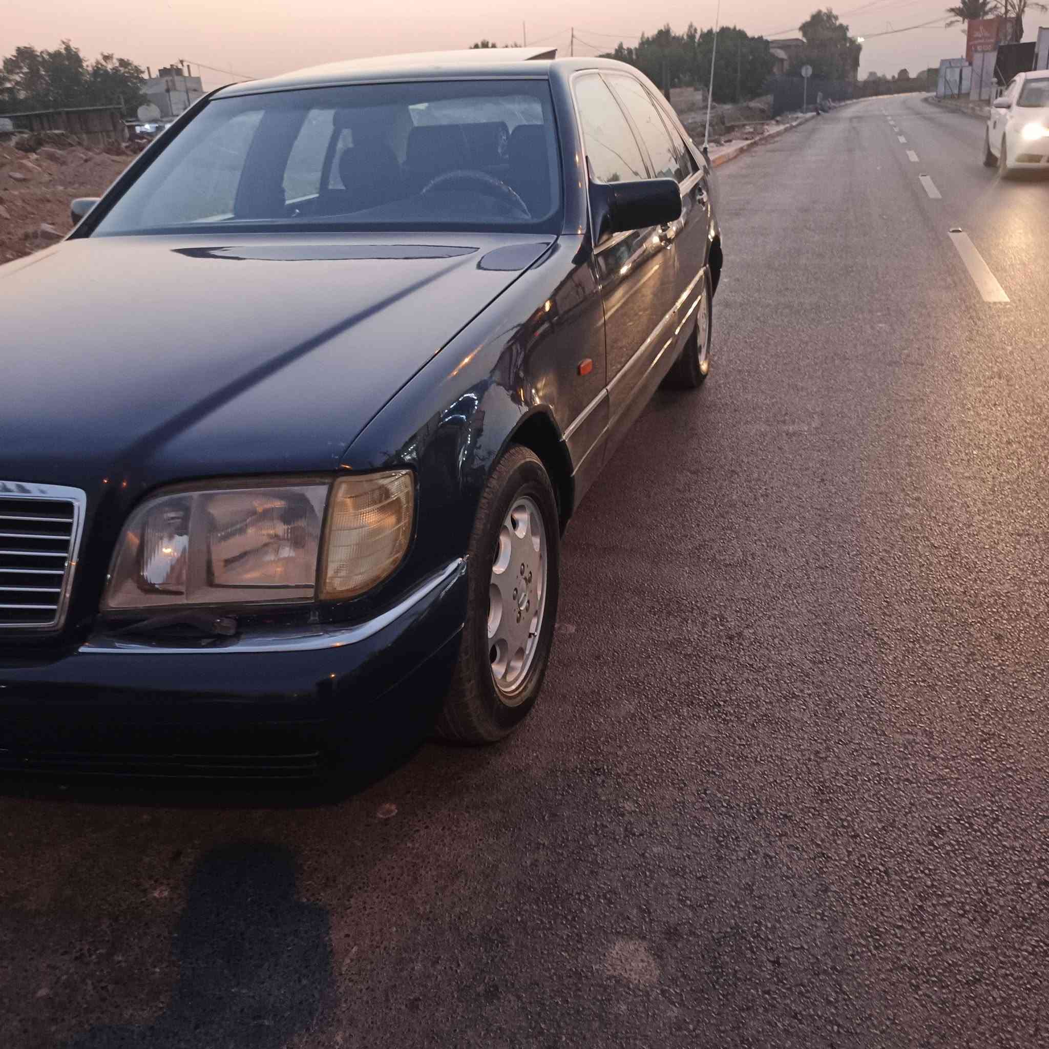 مارسدس شبح ١٩٩٥
بأسمي رقم بغداد 
تبريد ثلج 
محرك ٣٠٠ تابوت
السياره نضيفه نقص بسيط
السعر ٥٨ ورقه وبيهه مجال بسيط
***********
