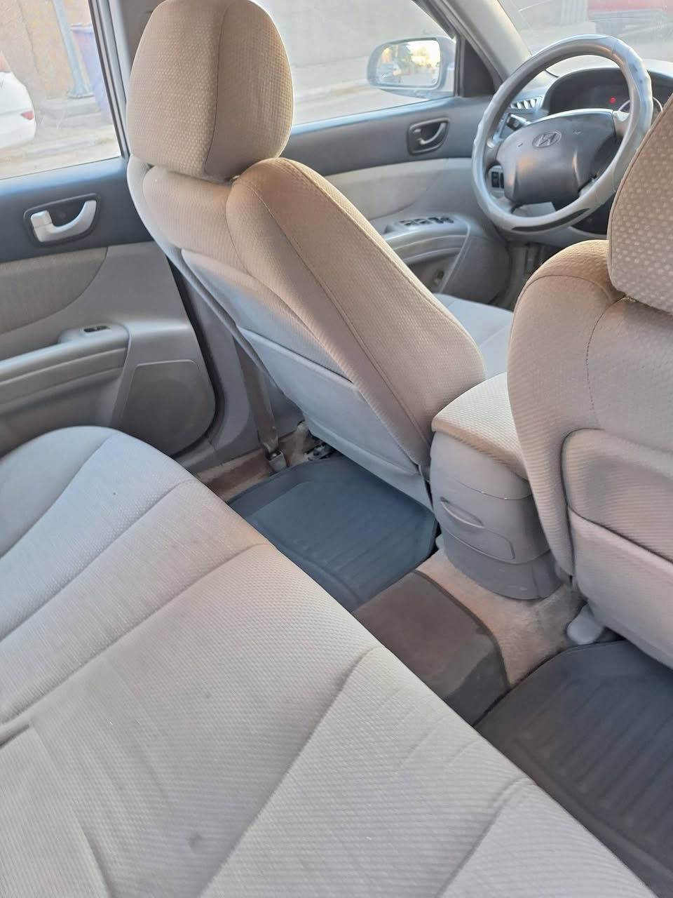 سلام عليكم سوناته موديل ٢٠٠٦ رقم قادسيه سنويه ماصاقطه مكينه٢٤٠٠ خليجي تخم تاير باتري جديد مكينه وكير جدد كفاله عده جوملغ خلفي بدون دواخل السعر ٩٣  وبيه حك الجيه موجوده بلنجف *********** واتساب
