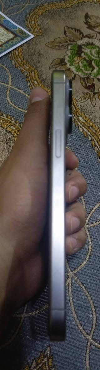 سلام عليكم ايفون 15 برو ماكس  نضيف ما مفتوح ملحقات كامله 
البطاريه / 93
عدد الدورات /270 
الذاكرة/ 256
السعر  مليون وميه ,1,000,100 وبي مجال
للاستفسار/***********
