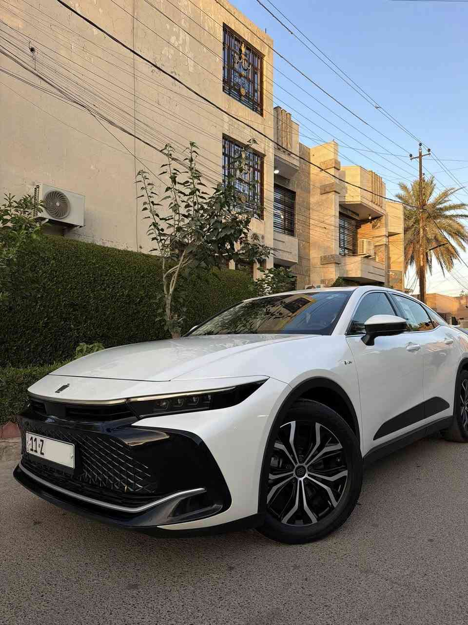 السلام عليكم 
تويوتا كراون 2025 وكالة عبد اللطيف جميل 
فئة Premium اعلى فئة بل كراون 
محرك 2500 هايبرد 
ماشيه 32 الف كيلو متر حقيقي شرط الفحص
المواصفات:
لايت 4 عدسات قلاب 
فتحة سقف
تبريد شاشة 
ستيراً كهرباء 
نفكيشن
مراية اوتو دم
حساس مطر 
مري شفط
سياقة ذاتية 
توقف ذاتي 
ترحيب عند الاقتراب
شاحن واير ليس
كروس سرعة
دخول ذكي اربع ابواب 
تشغيل بصمة
بردة خلفية كهرباء
كامرات اربعة 360 درجة 
حساس 360 درجة
رادارات 360 درجة 
ذاكرة مقاعد
دشبول دجتال 
 شاشة ابل كار بلي كبيرة 
كشنات جلد + كهرباء + تبريد 
الانارة الداخلية والخارجية led بالكامل
سستم صوت JBL مع 11 سماعة + دمام خلفي 
سبيكرات عدد 5 
سايد بريك بصمة
اوتو هولد
مانع نزلاق 
جام بالكامل اوتو
ويل 19
زراك كامرة خلفية
داخل صاج 
جام بولرايز 
وبعد بيها هواي مواصفات هيه اعلى فئة بل كراون 
السيارة جديدة جداً وغرضاها مال شركة بعدهن بلجيس ومكفولة لا صبغ لا بارد لا شخوط لا رصعات 
مكان السيارة : بغداد البنوك 
للاستفسار : ***********
