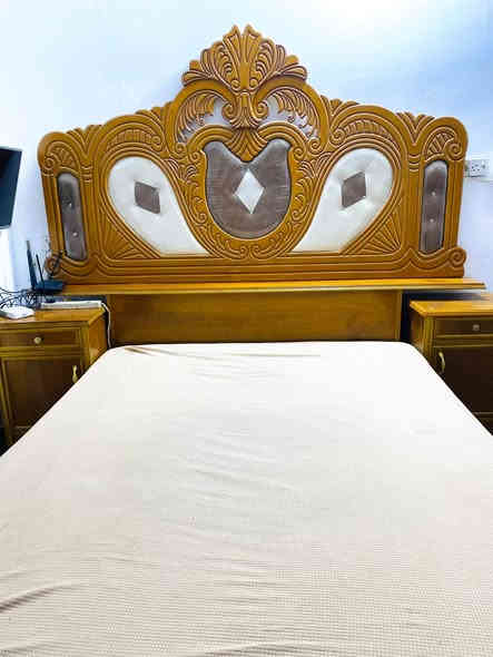 غرفه للبيع سعر 700 الف   عرض الكنتور  3 و 70 سم   الطول 2 و 40 سم   6 ابواب مكاني بغداد الكماليه شارع الجامع ***********
