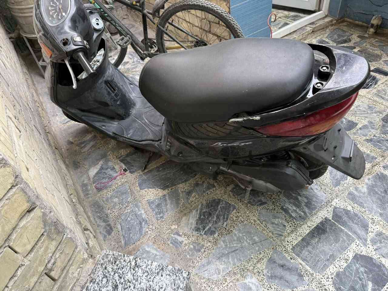 سلام عليكم دراجه فريز الدراجه حلوه الدراجه عوزه باتري وبرغي للصالنصه اوراق كامله حته الكمرك موجود المكان بغداد المعامل السعر ٣٧٥ وبيه مجال ***********
