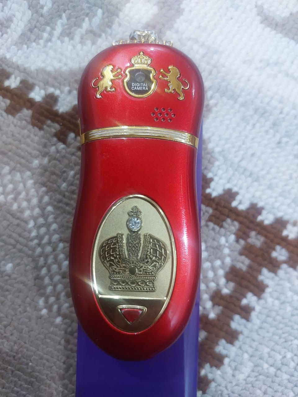 مبايلات حجم متوسط كلش حلوه فقط نقص بطاريات شغاله فول خطين سيم كارت ورام  واحد لونه ذهي والثاني احمر مكان كوت الخاجيه شارع ٤٠ رقم الهاتف سعرهم ٥٠ الف ***********
