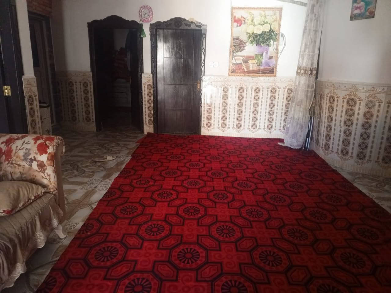 سلام عليكم عقار في البصره البيع البيت في دور الشرطه
المساحه الكليه ( 220 )
طابو ملك صرف تحويل ثاني يوم 
خدمات كامله تبليط باب البيت 
غرفه +غرفه + صاله + مطبخ +حمام داخلي وخارجي + دوانيه طول 7 ب 4 متر + المطبخ طول 6 متر عرض 5 متر + منور داخلي + مخزن المواد داخل الصاله 
الستفسار التصال //***********
***********
