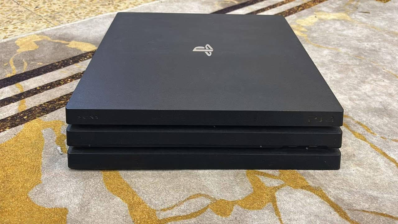 بلي 4 برو ذاكرة 1 تيرا نظيف وممفتوح انطي بي ضمان شكد مجان ويا يدات ثنين اصليات سعره 300 مكاني بعقوبة 
***********
متواجد واتساب
