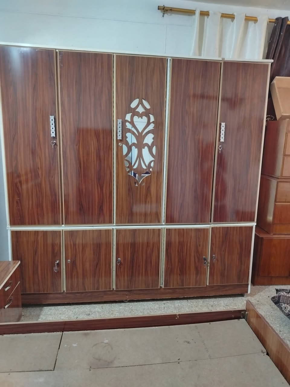 غرفة نوم ٣٢٥ الف شراي. اتصل مكان كركوك
***********
***********
