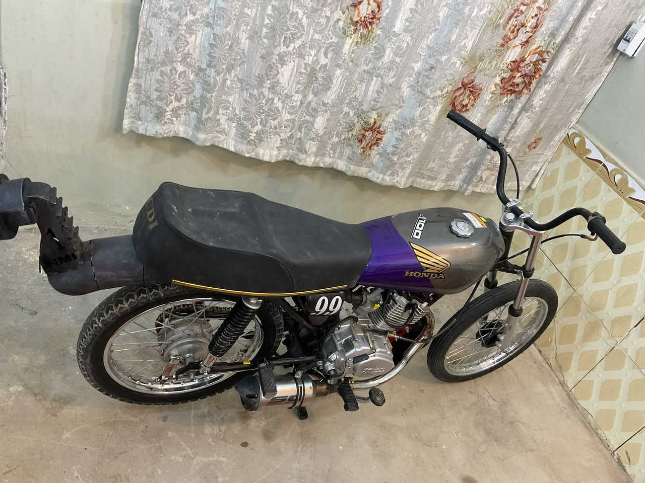 سلام عليكم أربعه كير كلك كلك تعمير 25 ستوني معمرها    محرك سيجي لبيع لسعر 550 وبيها مجال الشراي يجي خاص هاذه رقمي ***********
