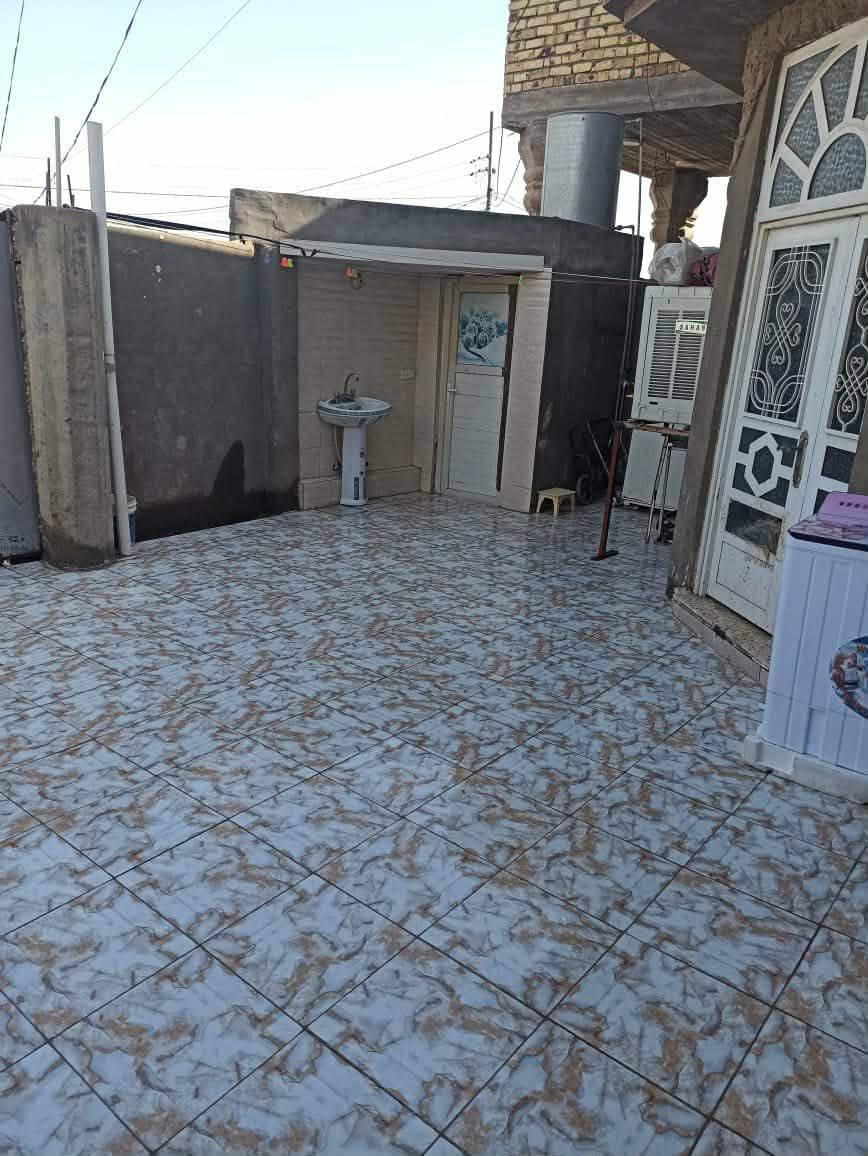 دار للبيع
المساحة: 200 متر
يتكون من: غرفتين نوم + كلدور + صالة + مطبخ
الصحيات: داخلية وخارجية
الطابو: زراعي سند 25
التحويل: مباشر باسم المشتري
📍 الموقع: تقاطع العلوية شريفة
🚗 عرض الشارع: 10 متر سعر 70 وقابل للتفاوض 
⚡ الخدمات متوفرة: ماء + كهرباء + مولد خط ذهبي
📞 للاستفسار: ***********
