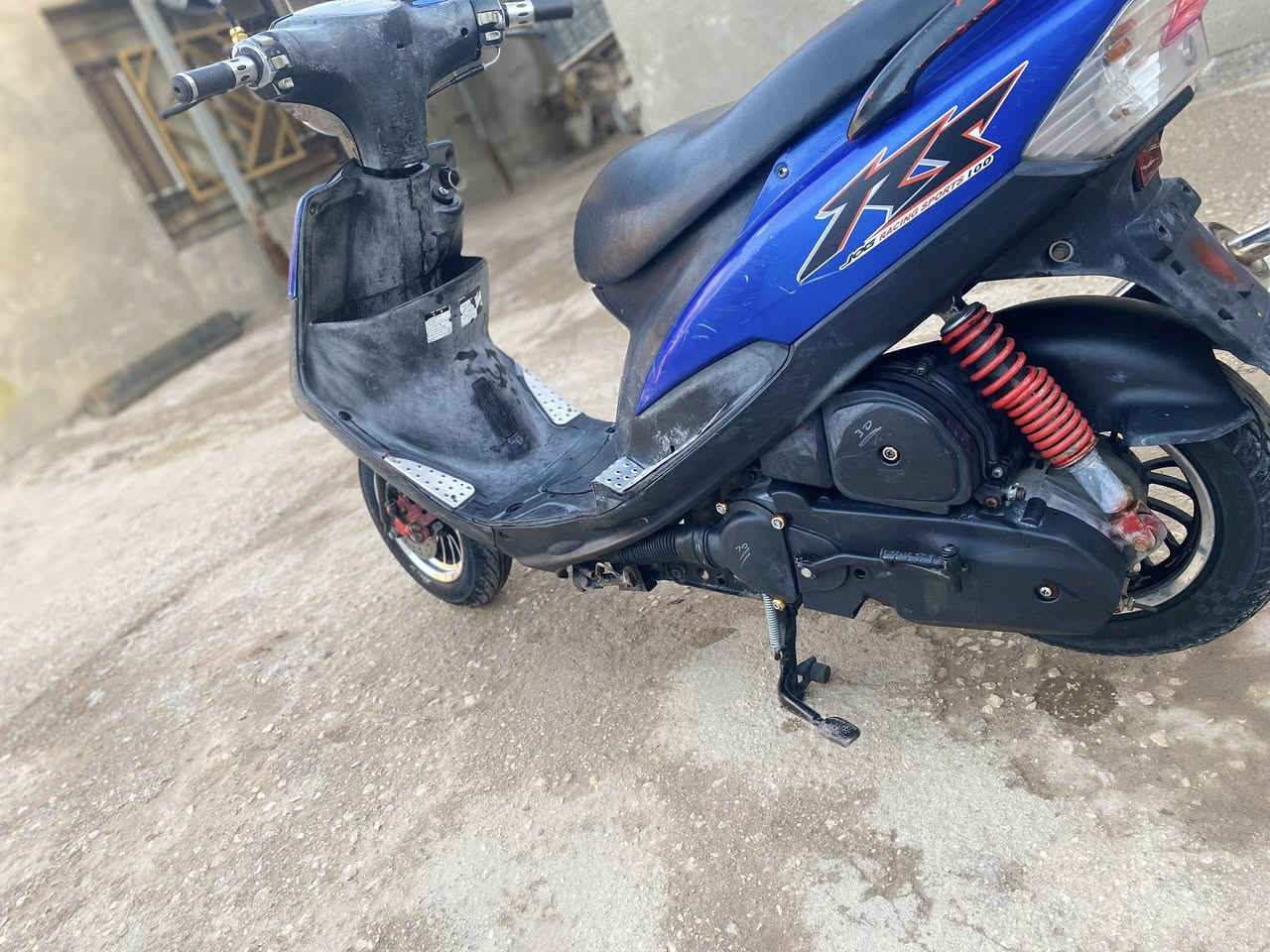 سلامً عليكم دراجه ماكس البيع بوشه 49 مامفتوحه السعر   800بيه مجال المكان لإمام عون ***********
