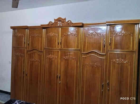 اسلام عليكم ورحمة وبركاته اخوان غرفه نوم ام 6 للبيع او امراوس مستخدمه شهر الغرفهه نضيفه المكان بغداد البلديات  لا تواصل ***********
