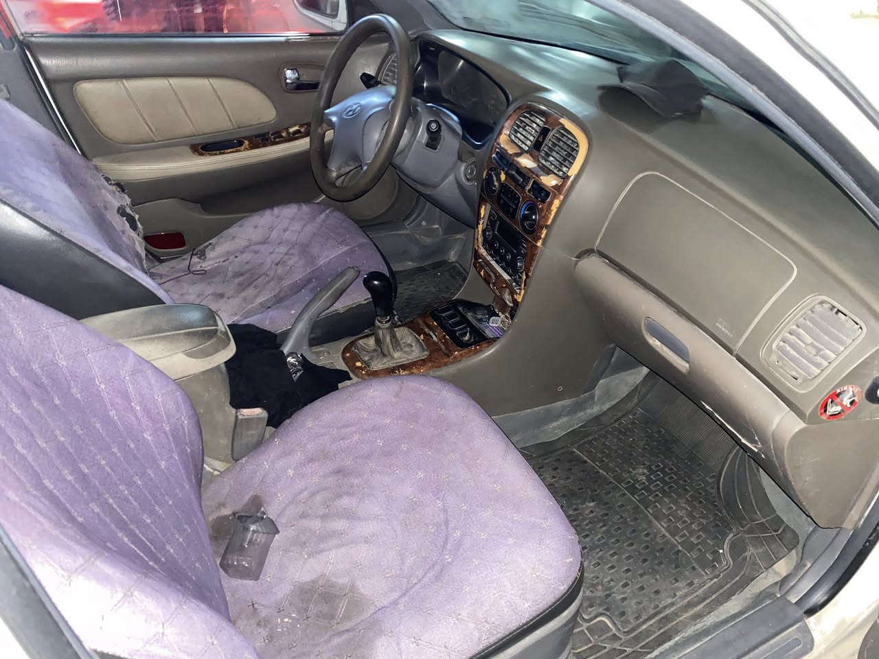 سلام عليكم سونات موديل 2000 كير عادي كابريته 4سلندر 2000 رقم نجف الالماني سنويه ساقطه  صارله 3اشهر تبريد مايشتغل سياره سعر 35 والبك ليت اتكسر رجعت على تيل ونكسر وشلعته وماشتريت ***********
