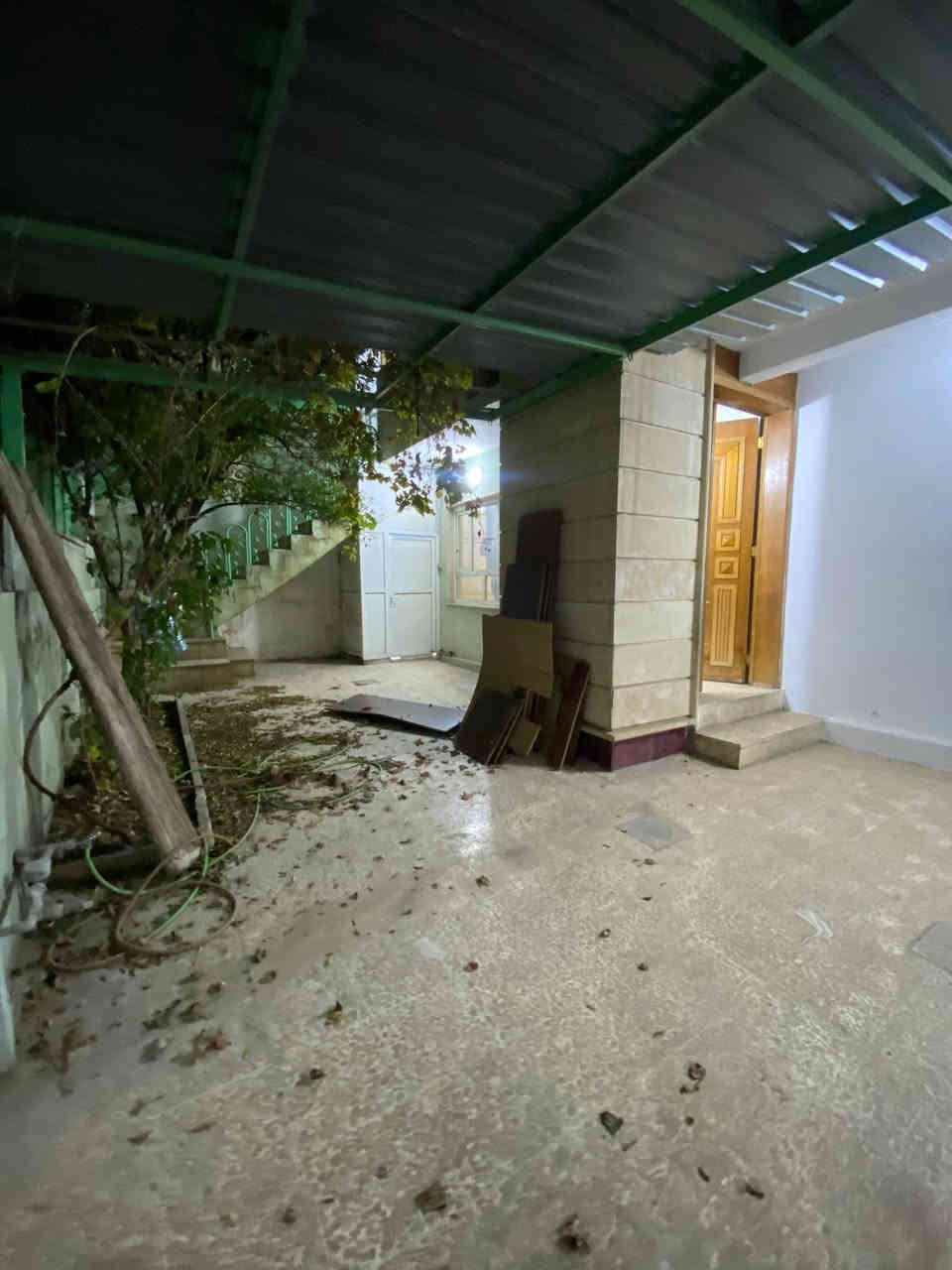 دار للايجار
ملاحظة : الدار معزول ب درج خارجي 
ممكن تأجير الطابق الاول او الثاني 
الموقع : حي الحدباء الاولى ( ثاني قطعة عن سايدين كلية الطب.. فرع مونستر جيم )
المساحة : 240 متر 
الواجهة : 12 متر
الاتجاه : شروق تام
شارع تبليط 
الطابق الاول : غرفتين نوم وهول واستقبال ومطبخ حار بارد وصحيات وكراج
الطابق الثاني : 3 غرف نوم وهول ومطبخ وصحيات

نستقبل عروضاتكم في اغلب مناطق الجانب الايسر
لمعرفة كافة الاسعار يمكنكم الانضمام الى قناة التلكرام عبر الرابط ادناه : 

https://t.me/PillarsRealEstate

للاستفسار الاتصال على الارقام
***********                                   ***********
