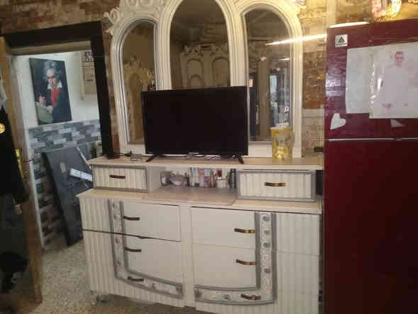 السلام عليكم غرفه للبيع 7قطع مثل ما ضح كدامكم بل الصوره جديده بيه كسر بل الجامه مال الكنتور ومال الزاويه وياهه بعد زاويه بس ماناصبيه لئن ماكو مكان بل الغرفه ايضأ ب600وبيه مجال الشراي يدخلي خاص *********** او يراسلني على الماسنجر
