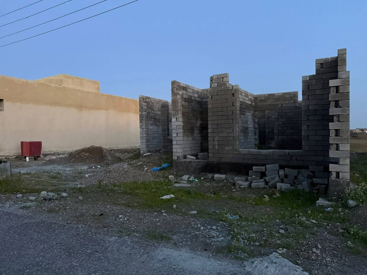 بسبب الوعود الكاذبة تم إعادة النشر.
هيكل + ارض 400 متر خلف دار سيد نافع للبيع 2 غرفة نوم + صالة + مطبخ + موزع + صحيات

للتواصل 

***********
