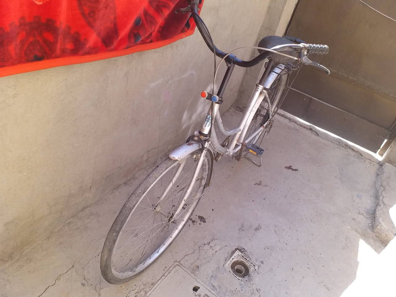 السلام عليكم 
متاح بيسكل الحجم ٢٦
كامل ما بي أي نقص السعر ٦٥ الف 
او بي مجال بسيط المكان بغداد الدوره 
رقم الموبايل 📲📱*********** بي واتساب
