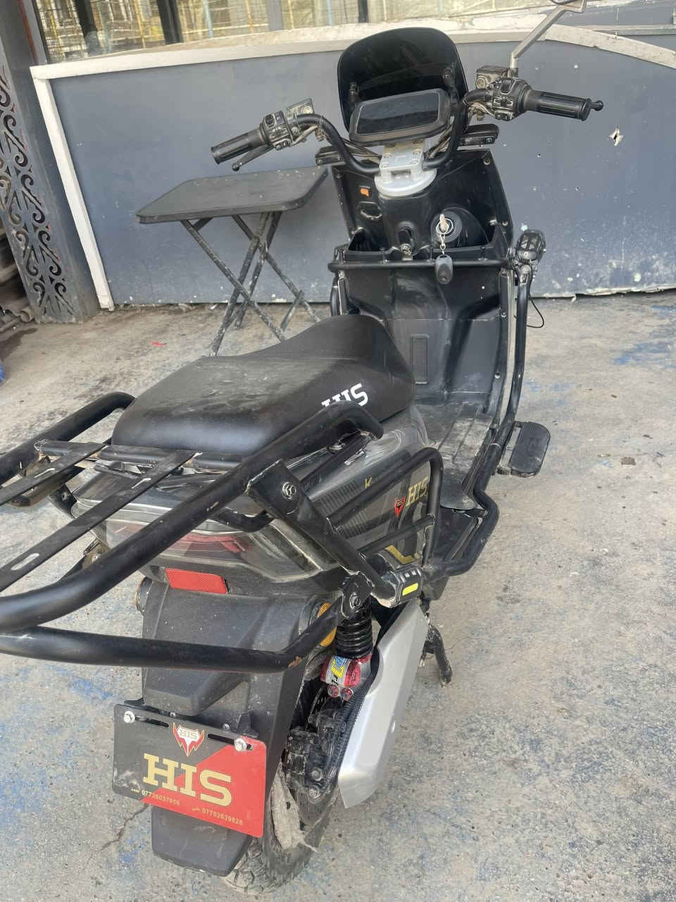 دراجه شحن للبيع صارلي 4اشهر مآخذها اطلع لشغل بيها من 11صبح لـ2بليل بس مجرد اروح وارجع مامتعوبه نضيفه تشوفها احلا من صوره 
كلشي شغال بيها مابيها اي نقص 
تشغيل بلوتوث 
لايت زنون عالي ناصي رماش 
دبل إشاره يمنه يسره 
تاير جديد 
سعر 775بيها مجال حك جيه وين متريد افحص مكاني بغداد ابو غريب رقمي ***********واتساب موجود خط موجود
