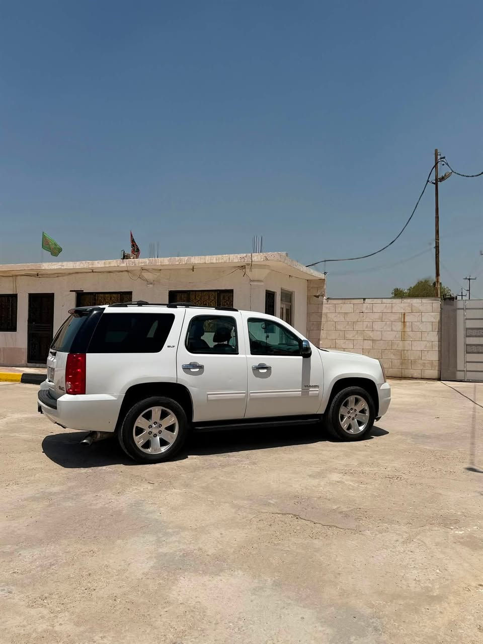 🚗 للبيع: جي إم سي يوكن SLT 2013
رقم ( أنكليزي دولي) بغداد خصوصي 

(فحص وهزه جديده)

     ( مشروع وطني) 

 (سنوية جديدة. )

📞 للتواصل: ***********

 

🛠️ المحرك: 8 سلندر – 5300cc

⚙️ المواصفات: فئة SLT

(7) راكب

• مقاعد أمامية كهربائية

• تدفئة مقاعد 

• مثبت سرعة

• تشغيل عن بعد

• تحكم ستيرن جهتين

• ترحيب بالمرايا

• تحكم دواسات بنزين

             (مع)

• بريك كهربائي

• 

• تبريد ممتاز جيدجداً 

• دواخل سوداء نظيفة جدًا جداً

• كامل المواصفات ما عدا الفتحة

⚠️ أضرار السيارة:

• وارد امريكي 

• تبديل الجاملغ الأمامي الأيسر والبنيد
والارباع 

📌 تفاصيل إضافية:

• السيارة بسمي 

• ⁠تحويل ثاني يوم

• ⁠

• شرط التحويل

• طخم إطارات جديد مع بطارية جديدة

• حدادية جديدة

• طخم دبلات جديد
السعر 165
