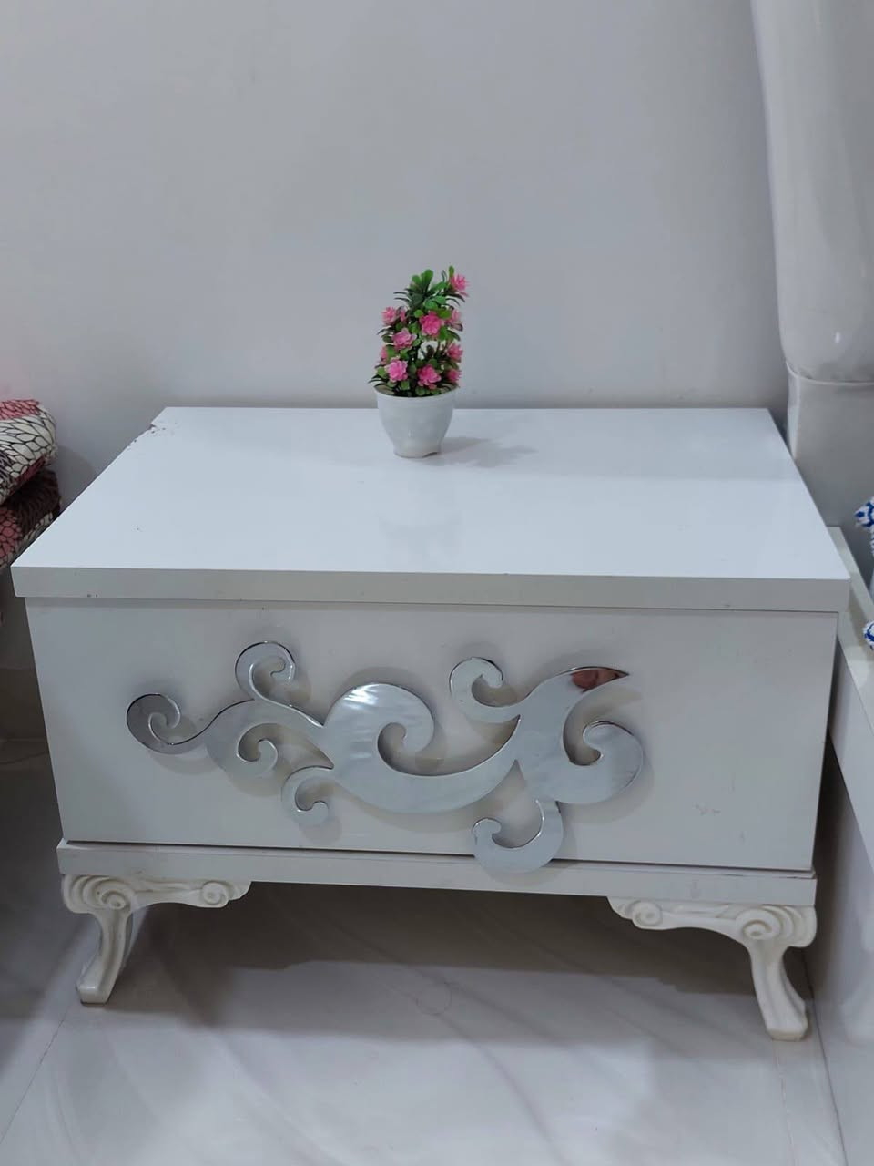 مكلف بلنشر غرفه متل ما موضح بلصور سعر ٢٥٠ فيه مجال شراي يتصل علرقم***********
