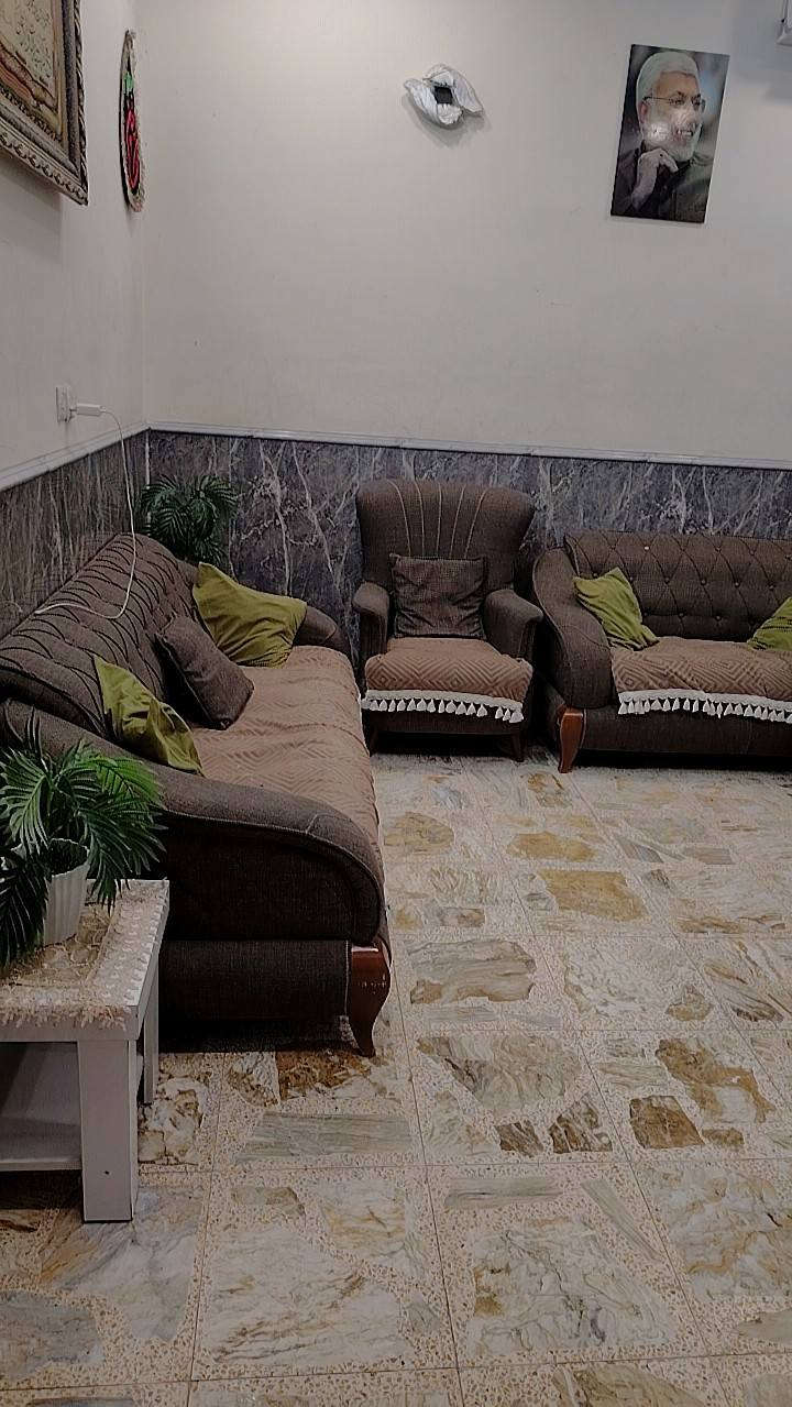 بيت للبيع في السده شارع ١٥ طابق واحد كامل مساحته ١٠٠ متر مربع للاتصال عل الرقم ***********
