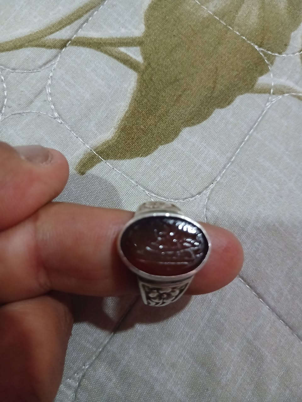 عندي هذا للبيع قيم بل يرضي الله *********** ويرهم مراوس بداودي
