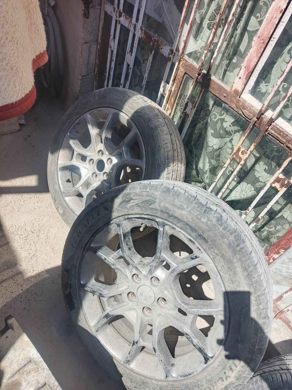 السلام عليكم تخم ويل كب مع تخم تايرات مع الحساسات حجم 19  البيع ***********
