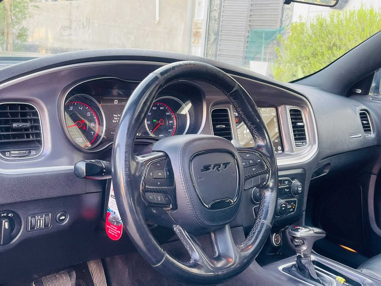 السلام عليكم
للبيع جارجر 2019 فول مواصفات ١/١
رقم بغداد بسمي
 فتحه سقف
كشنات جلد + كهرباء 
خزن ميموري 
تشغيل عن بعد 
شاشه كبيره كار بلي
رادار 
سستم صوت الباين
كشنات تدفئه و تبريد + هيتر سترين
تو ويل
محرك ٦ سلندر
شفتات كير
وباقي الموصفات المعرفه 
السياره ماشيه ٩٧ الف بدون اي نقص و نضيفه جدا داخل و خارج 
صبغ حاملغ وبنيد بدون دواخل وباب مبدل نفس لون
السعر ١٨٧ وبيه مجال 
للاستفسار ***********
