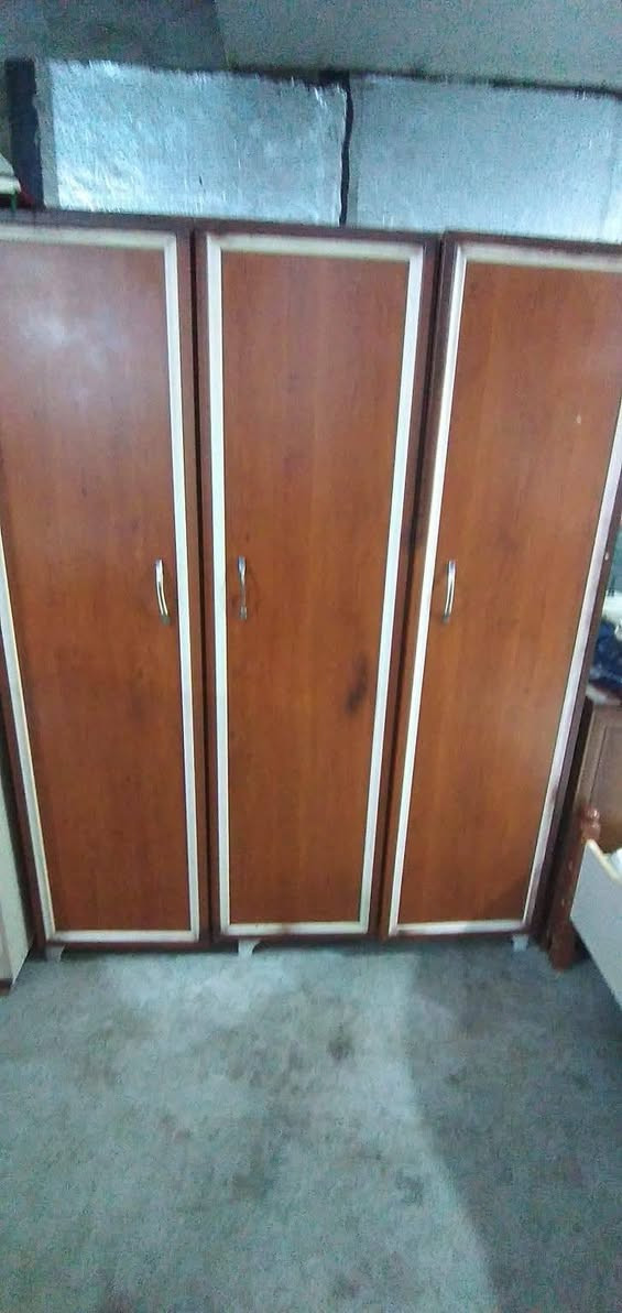 كنتور نظيف ٣ابواب للبيع٧٥ الف وبي مجال بسيط شهيداني سرجنار الفرع الي بصف مبايلات سفين ***********
