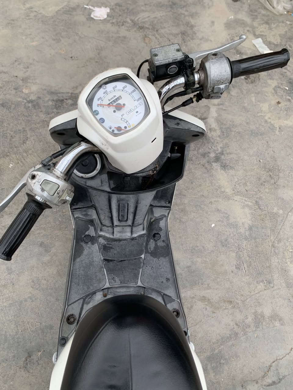 سلام عليكم شباب دراجه صارلها ٣اشهر نازله من رمبه مكينه كفاله عامله دراجه مناقصها برغي تجي شغل وتروح ملاح فول معدل وشلعه مكاني بغداد حي الجهاد لشراي يتصل عله هذا رقم بي واتساب ***********
