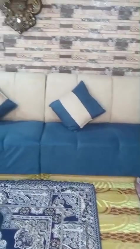 تخم 6 مقاعد للبيع تزكام درجى اولى سعر 200  770 713 0159
