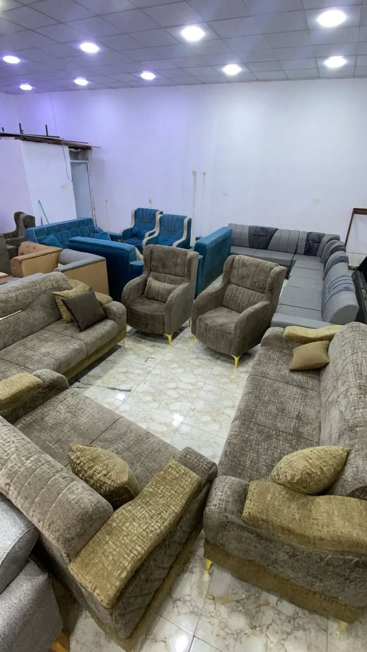 يتوفر لدينا تخامه وديوانات وكناتير وجميع اثاث المنزل العنوان الرمادي شارع اربعين مقابيل مطابخ كورال للستفسار المراسله على هذا الرقم ***********
