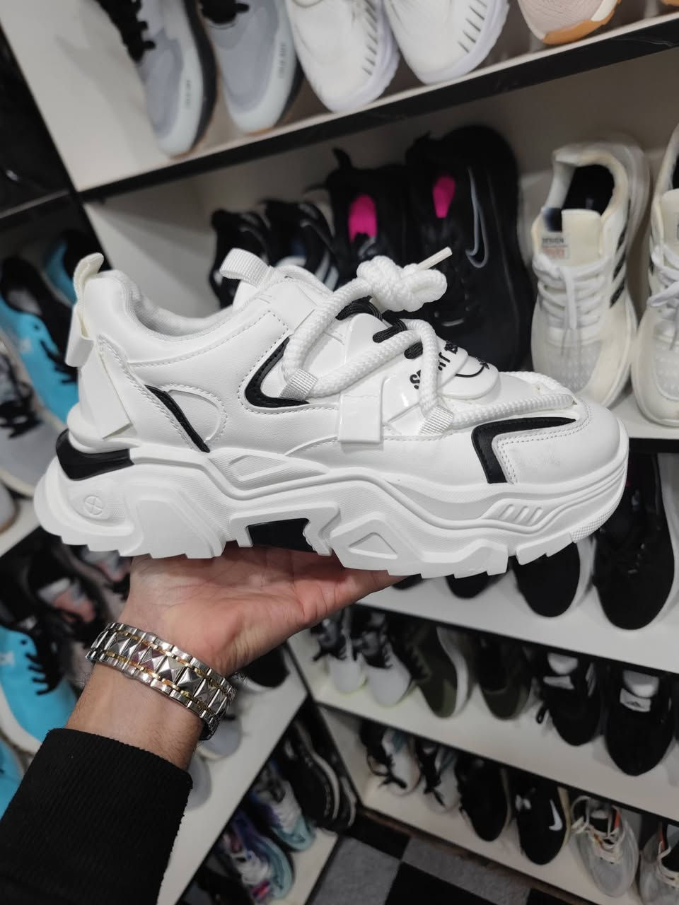 السلام عليكم على بركة الله
متوفر احذيه بالة جديد غير ملبوس الوزن ريشه
متوفر جميع القياسات من 40 الى 47
العنوان بابل الحصوة عمارة البركة 
سعر القطعه فقط 13 قطعتين 25 وبيها مجال للطيبين 
***********
