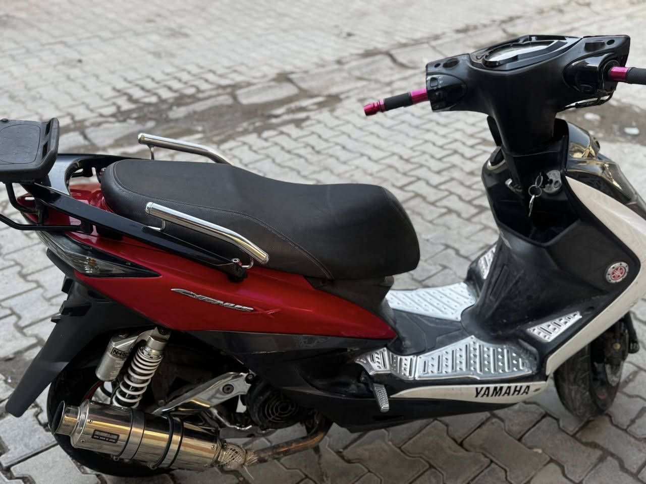 السلام عليكم دراجه سكنس لد مزود تزويد خارجي ماشيه ٣٨الف دراجه نضيفه  وشلعه ومعدل مكينه كفاله عامه 
 سعره مليون و٨٠٠وبيه مجال للطيبين
مكاني بغداد الحريه 
الي يحب يتواصل***********
