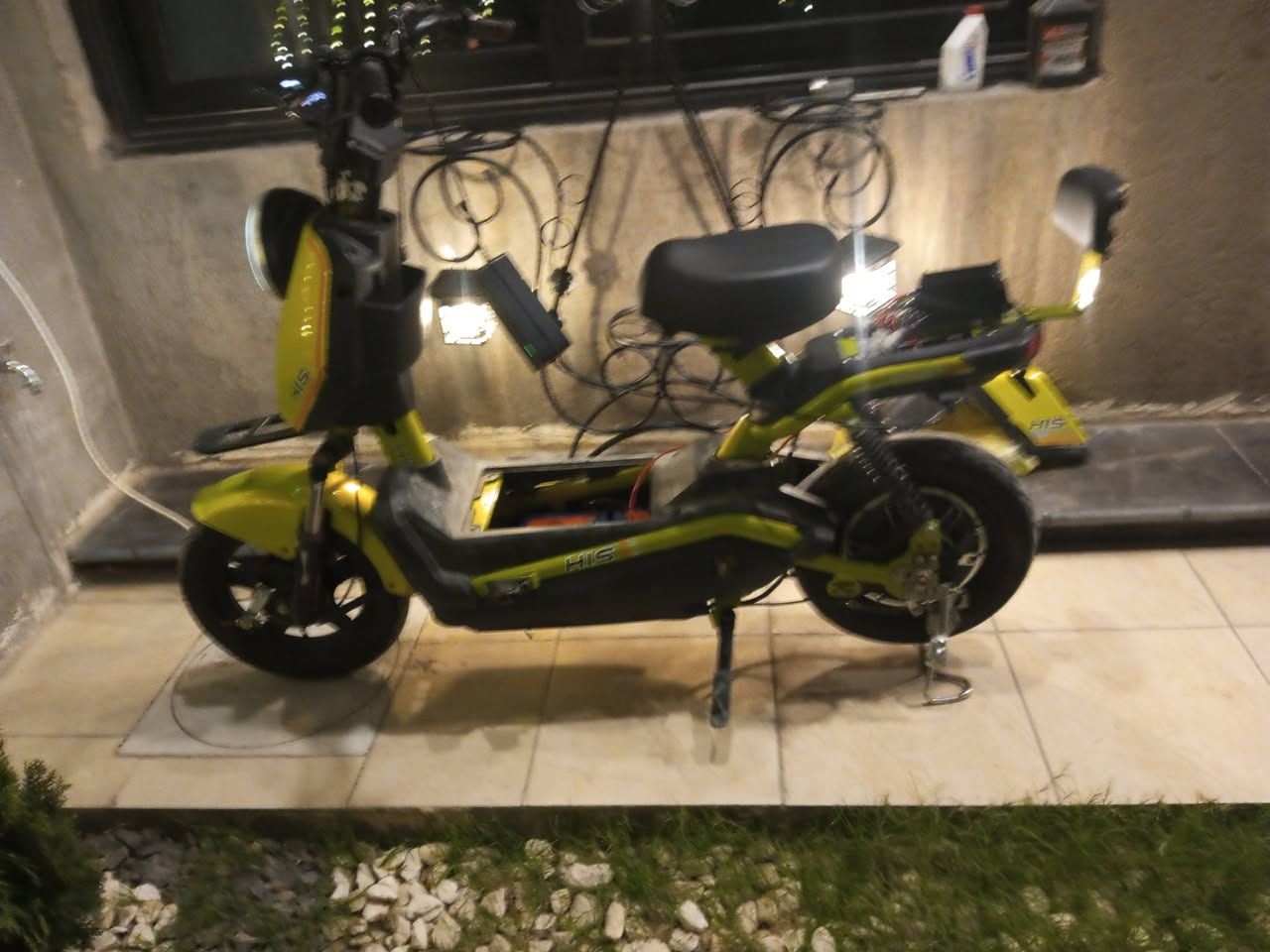 دراجة شحن للبيع كوم حديد ما اعرف شبيها تشتغل وتطفى السعر 100وبيها مجال***********
