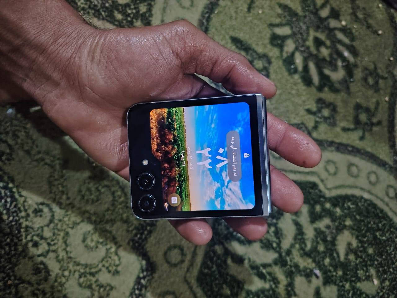 جهاز Galaxy Z Flip5 كامل ملحقاته وذا تريد تفاصيل اكثر انسخ اسمه وبحث عن يوتوب السعر 400 وبي مجال قليل ومتوازي عل بيعته مكاني النجف شارع المدينه رقمي ***********
