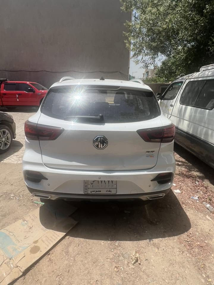 ‏MG ZS 2023
ماشيه 62 الف 
( بيهة طخة صغيرة تتصلح عالبارد بالجنطة)
رقم بغداد بأسمي 
مكان السياره بغداد
فئة النص فول 
مواصفات السياره :
شاشة لمس
اوتو ستوب
كامره خلفية
حساسات خلفية
لد نهاري ليلي 
تحكم استيرن 
ويل كب 
بصمه 
بيها وضعيه السبورت 
تبريد قطعتين 
اشاير بل مري 
بيها بعد مواصفات 
سعر السياره 120 ورقة  
***********
