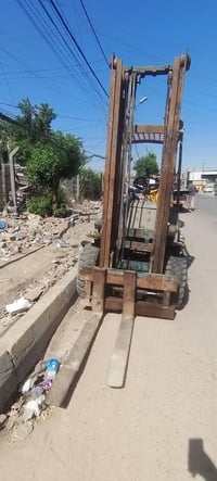 رافعة تويوتا للبيع ٣طن ٣حركات اوتماتيك شغالة عوزهة ترتيب بسيط السعر ٢٥...