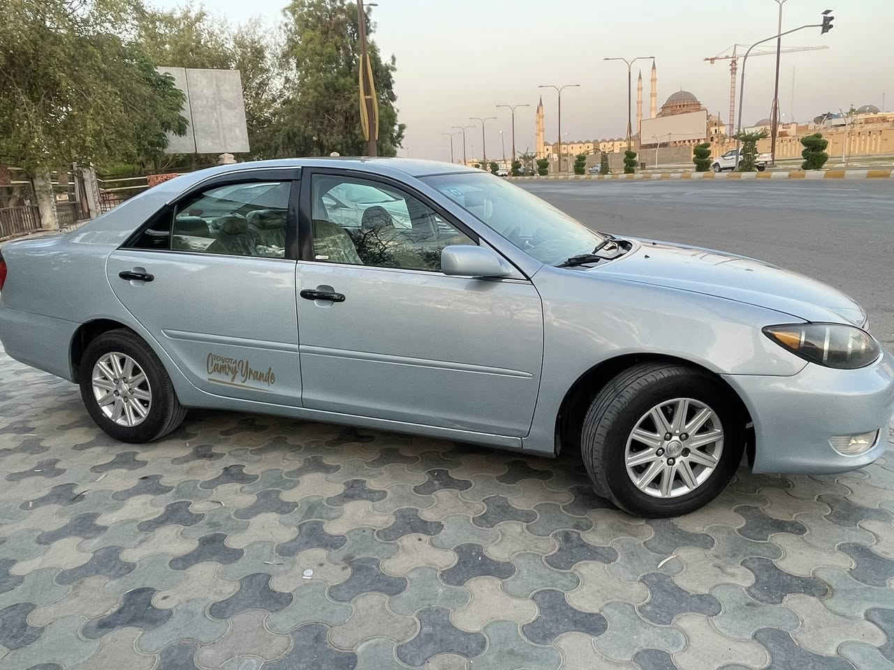 بسم الله الرحمن الرحيم
اللهم صلي ع محمد وعلى ال سيدنا محمد 

كامري 2005 وارد امريكي صبغ ثلاث قطع فقط 
رقم بغداد إنكليزي مميز بسمي تحويل مباشر 
محرك 2400 vvt. جديد مكفول 
كير جديد بدون اي عيب 
حدادية خلفي امامي شرط كلشي جديد 
تخم تاير جديد 
ويل كب خليجي  جديد 
كشن كهرباء 
كل السيارة شرط بوضع الشركة 
ماشيه 220 حقيقي 
غرفة السيارة بوضع الشركة 
ادامة كامله عليه نوزلات بلكات قاعده فيت بم كلة جديد
مكاني الفلوجة  الشراي اتصل وبسعر مناسب 

***********
