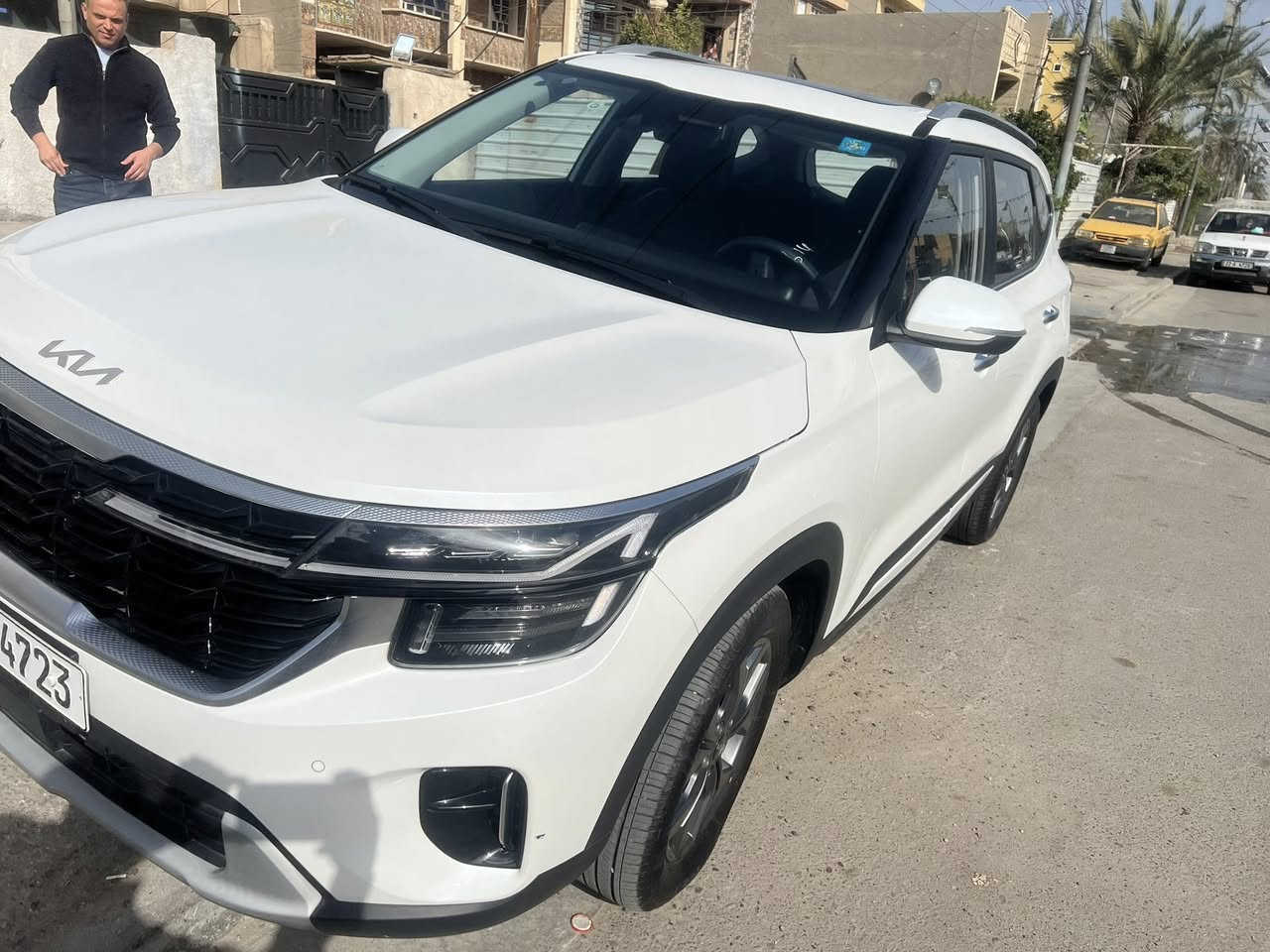 السلام عليكم
سلتوس ٢٥ ماشية ٣٠٠٠ يعني زيرو 
مكفولة كفالة عامة فول بنوراما جلد بصمة وشاشة متصل
ورادار وهاند بصمة بغداد وباسمي 
السعر ٢٦ مليون
***********
