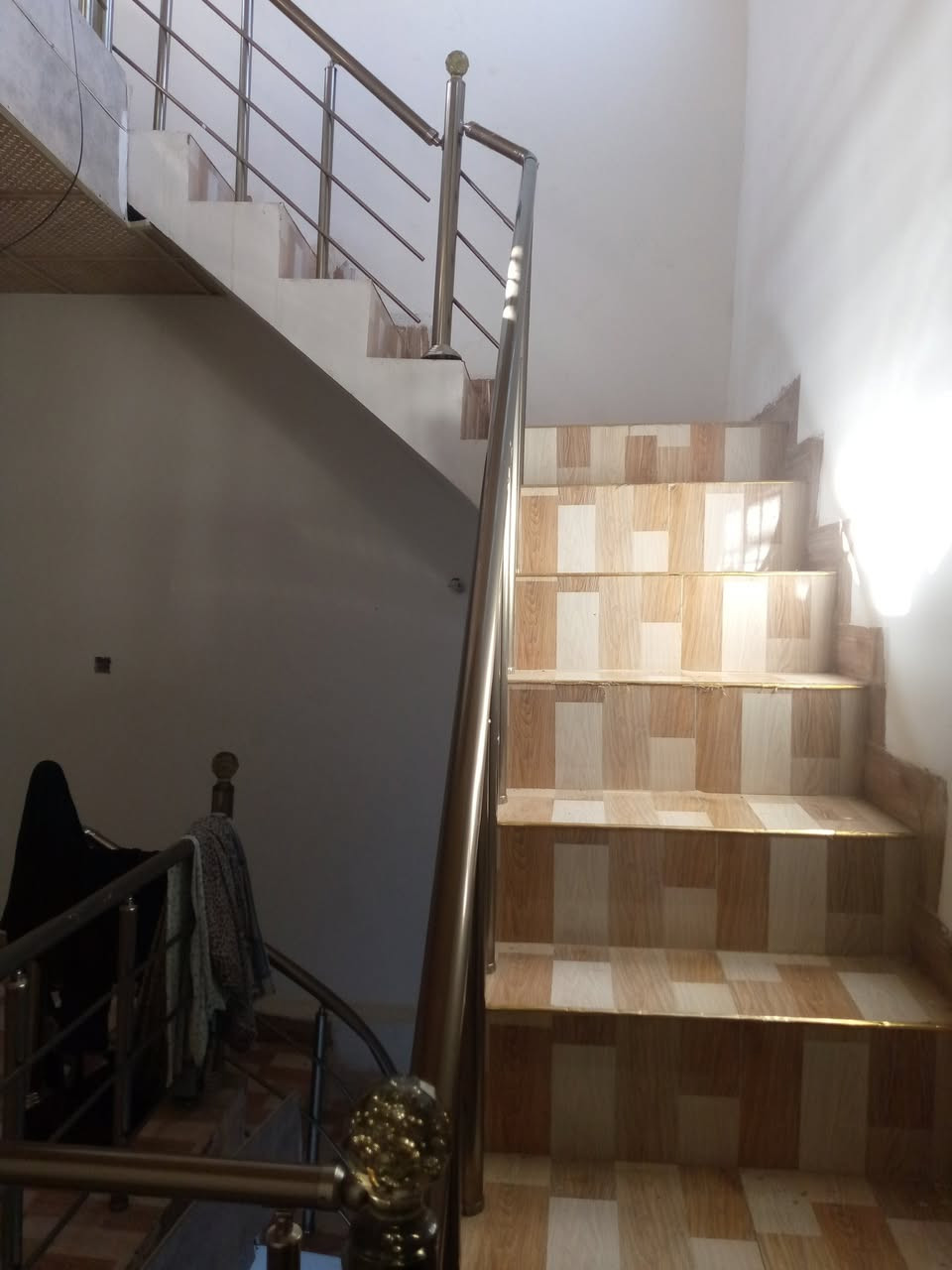 دار للبيع حي الخظراء قرب الرعايه الاجتماعيه السعر75بدون معامله بناء حديث زراعي***********
