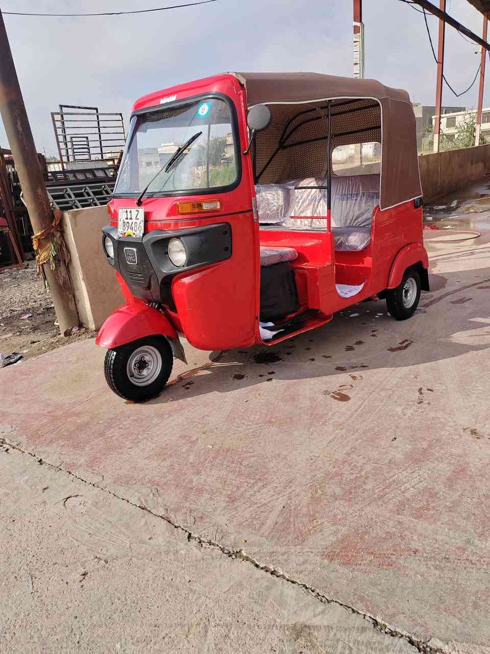 سلام عليكم تكتك للبيع موديل 18 رقم بغداد سنوية بأسمي بيهه بس دوسه اماميه معمره وهلالات السعر 6 وبيهه مجال والشراي يدلل..
 مكاني تاجي ***********
