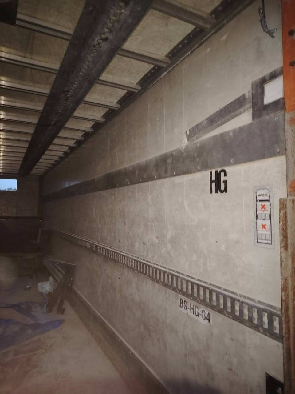 حافظه للبيع الطول 77 العرظ مترين ونص الارتفاع مترين و60 للأستفسار ***********
