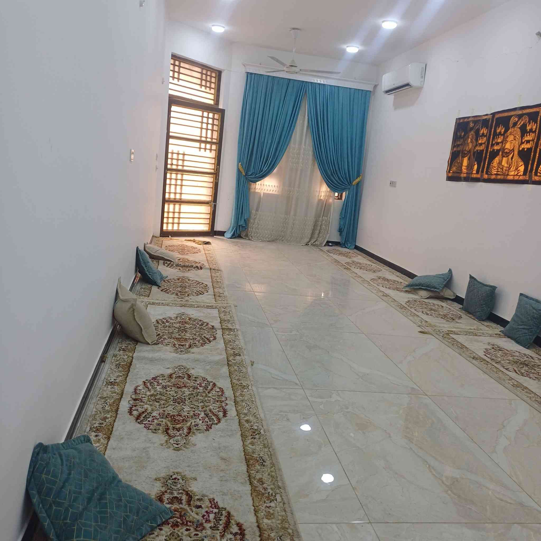 بيت موقعه تجاري للبيع مساحه 325 طابو اسهم
بناء 190م  غرفتين و صاله واستقبال 

 والمساحه الكدام 135 م تصلح محلات 

شارع السفينه قرب جامعة جعفر الصادق  

على الشارع العام
للاستفسار ***********
